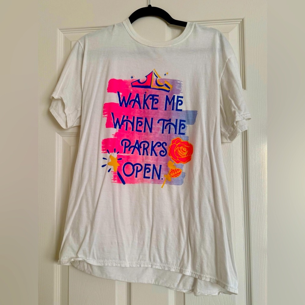 💜Disneyland Sleeping Beauty inspired small shop tshirt size large